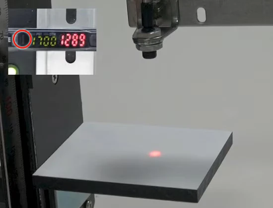 Un sensor reflectivo de uso general pierde la detección cuando el objeto se aleja