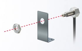 Cabezal de fibra Keyence FU con forma hexagonal y salida de fibra en ángulo tipo periscopio