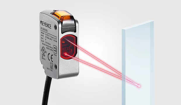 El LR-ZH detectando una placa de vidrio transparente por el cambio en la luz recibida contra un fondo registrado