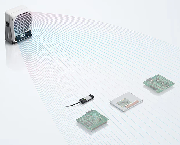 El soplador SJ-F700 eliminando la estática sobre placas electrónicas en un rango amplio
