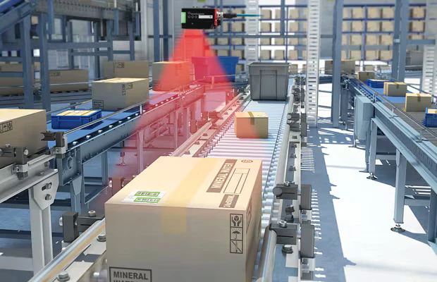 SR-2000 leyendo códigos sobre cajas en movimiento en una cinta transportadora